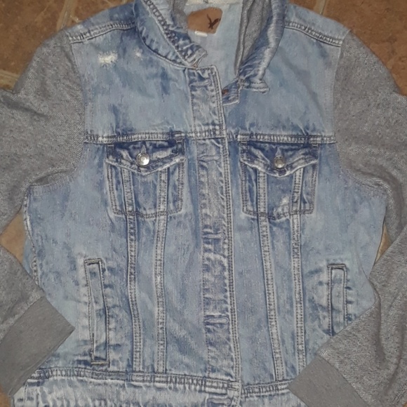 Sold-------------------American Eagle Denim Jacket - Picture 3 of 3